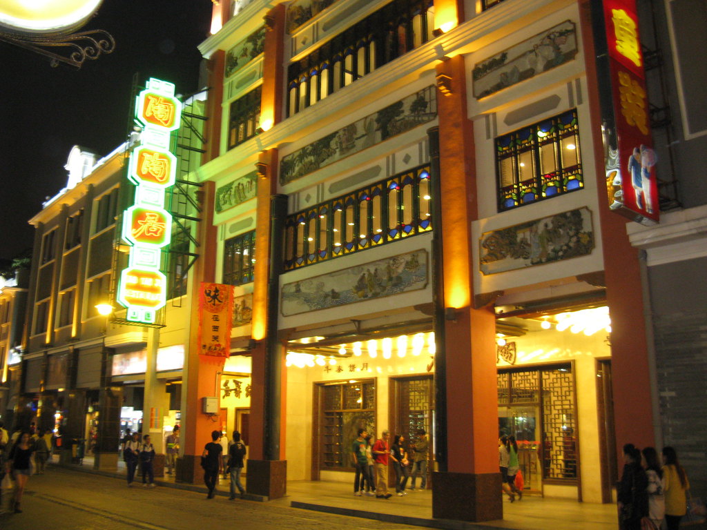 上下九：西关文化与现代商业的交汇