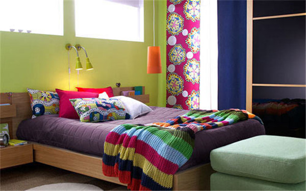 不同色彩来点缀 色彩斑斓的卧室设计2.jpg