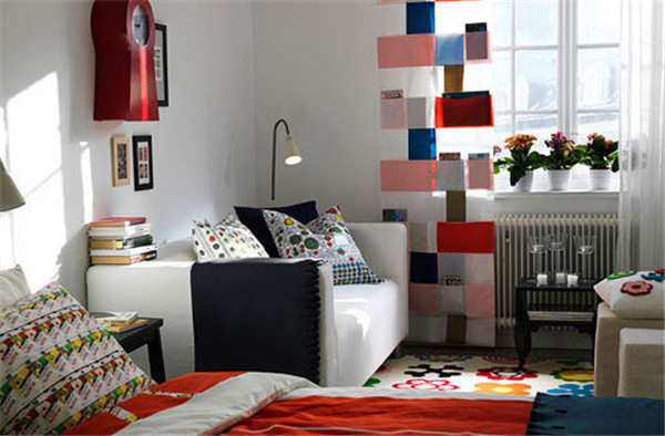 不同色彩来点缀 色彩斑斓的卧室设计.jpg