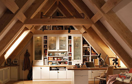 阁楼空间巧布置 变身书房也实用!