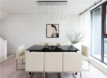 餐桌椅摆出的温馨