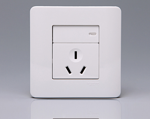 为了保障家人安全家装电路要仔细验收