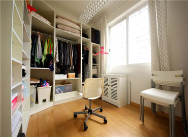 只需要一块小窗帘就可以给家居降温