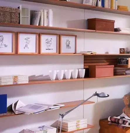 必看的实用客厅收纳技巧：搁架