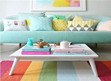 只要会搭配 你家的客厅也可以很抢眼