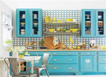 分担收纳压力 厨房墙面利用起来吧