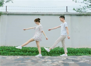 静静的看着你秀恩爱 虐死一波单身狗