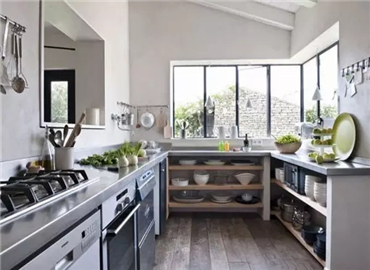 厨具也要摆好 别一不小心就遭殃