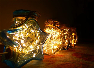 向星星许愿 说不定下一秒爱情就来了呢