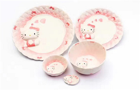 配上hello kitty珐琅瓷餐具