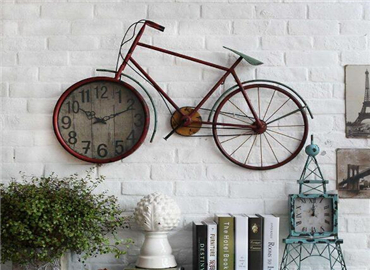 太“调皮”的挂钟了 墙面瞬间活力四射