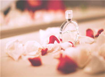 春天是女孩的季节 香水是女孩的成人礼