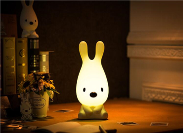 浪漫床头灯 让你的卧室倍添温馨