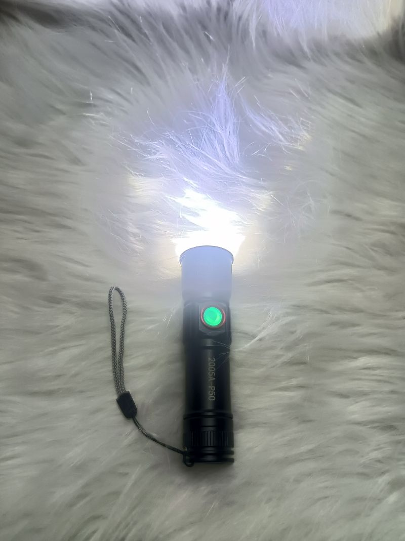 强光手电P50灯芯伸缩调焦  内置电池 1✘18650   USB充电